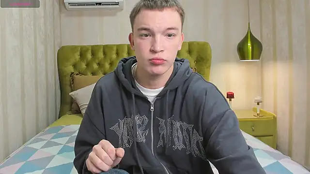 Snapshot of Derek_Banville chatting on November 12, 12:38 pm Derek Banville online show from November 12, 12:38 pm