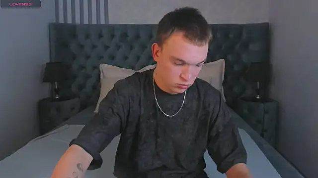 Snapshot of Derek_Banville chatting on November 19, 12:38 pm Derek Banville online show from November 19, 12:38 pm