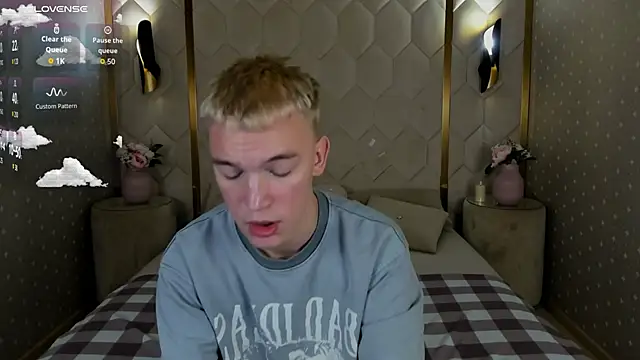 Snapshot of Derek_Banville chatting on December 17, 8:04 pm Derek Banville online show from December 17, 8:04 pm