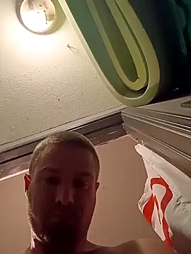 Snapshot of DadDDick925 chatting on October 27, 2:43 pm DadDDick925 online show from October 27, 2:43 pm