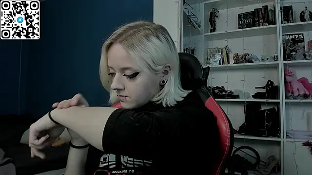 Holy Mistress S online show from December 19, 10:00 am