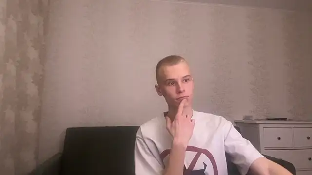 Snapshot of LukaBS1 chatting on October 28, 5:04 pm LukaBS1 online show from October 28, 5:04 pm