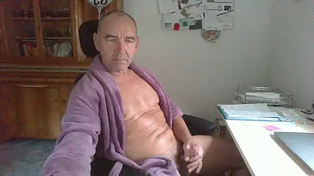 Lutzi1970 online show from November 17, 8:42 am