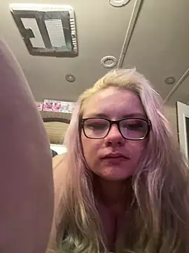 Snapshot of lostinherwonderland chatting on October 23, 5:01 pm lostinherwonderland online show from October 23, 5:01 pm