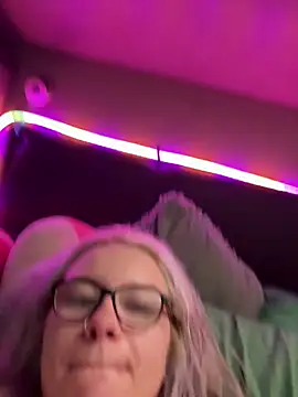 Snapshot of lostinherwonderland chatting on October 29, 7:43 am lostinherwonderland online show from October 29, 7:43 am