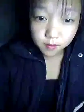 Quynhsumon online show from November 23, 1:44 pm