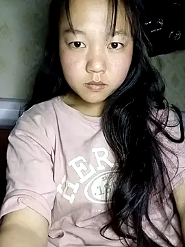 Quynhsumon online show from February 13, 2:57 pm