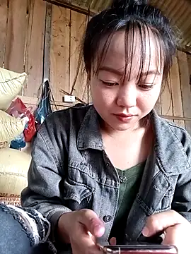 Quynhsumon online show from February 17, 4:20 am