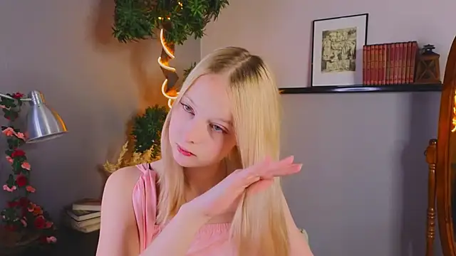 Snapshot of YungLyssy chatting on November 16, 3:01 am YungLyssy online show from November 16, 3:01 am