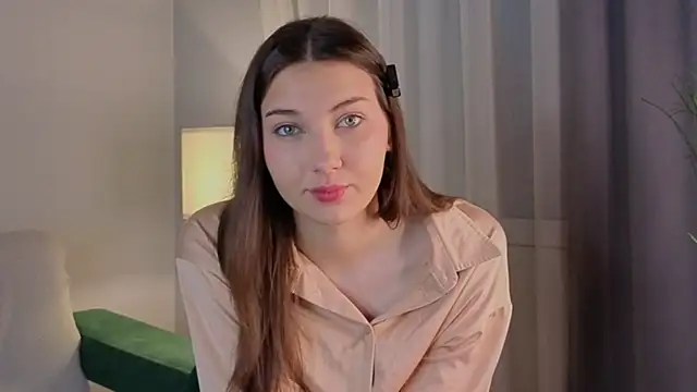 Snapshot of KateCahee chatting on November 18, 1:00 am KateCahee online show from November 18, 1:00 am