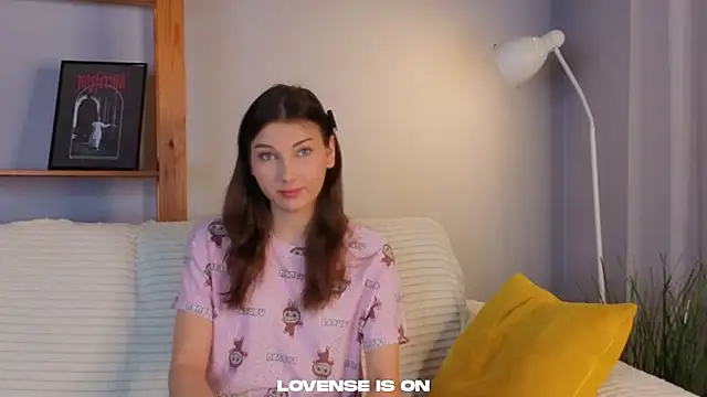 Snapshot of KateCahee chatting on December 5, 1:25 am KateCahee online show from December 5, 1:25 am