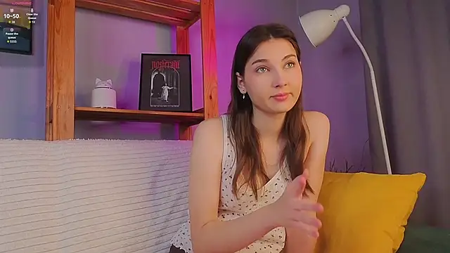 Snapshot of KateCahee chatting on December 16, 1:10 am KateCahee online show from December 16, 1:10 am