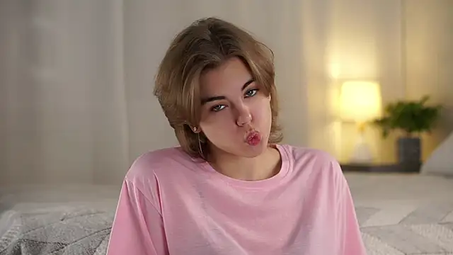 Snapshot of MelodyBaur chatting on November 9, 1:31 pm MelodyBaur online show from November 9, 1:31 pm