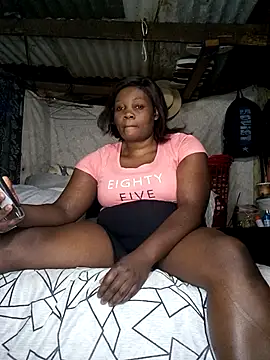 Snapshot of blackbeautyxx92 chatting on October 26, 12:33 pm blackbeautyxx92 online show from October 26, 12:33 pm