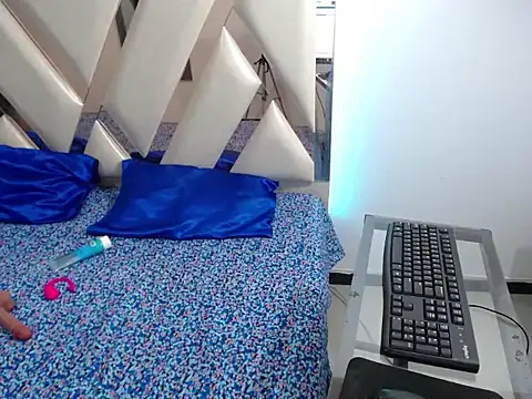 Snapshot of yuliet_latin69 chatting on October 24, 1:51 pm yuliet latin69 online show from October 24, 1:51 pm