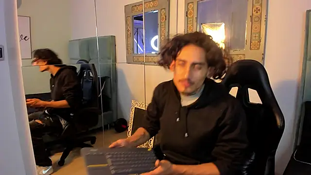 Mr Strike online show from November 4, 2:54 am