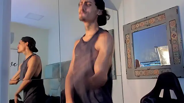 Mr Strike online show from November 6, 3:29 am