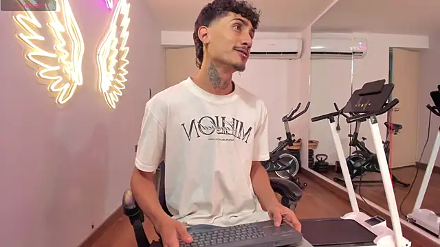 Mr Strike online show from November 8, 3:07 am