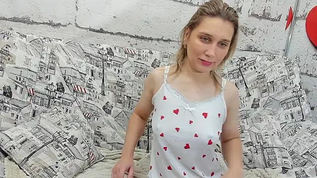 Snapshot of Tenderly_Sophie chatting on November 5, 1:16 am Tenderly Sophie online show from November 5, 1:16 am