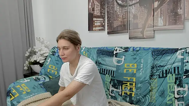 Snapshot of Tenderly_Sophie chatting on November 7, 2:22 am Tenderly Sophie online show from November 7, 2:22 am