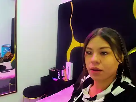 Snapshot of Gianna_Johnson chatting on December 5, 2:53 am Gianna Johnson online show from December 5, 2:53 am