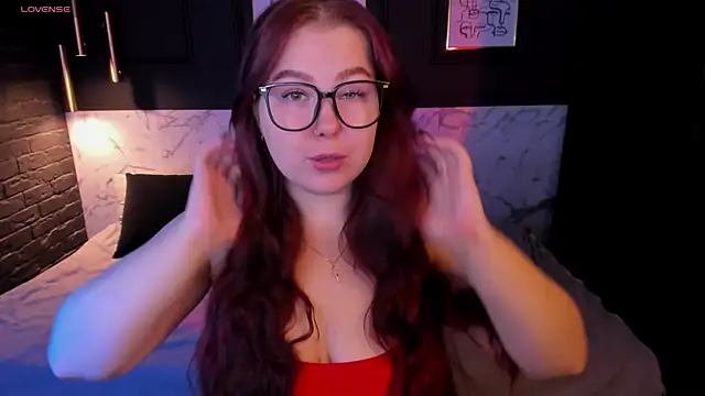 Snapshot of EffyBlush chatting on November 14, 1:32 pm EffyBlush online show from November 14, 1:32 pm