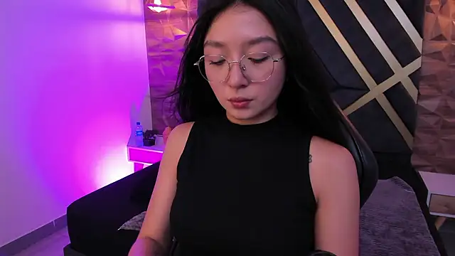 sydney miller  online show from February 18, 11:22 pm