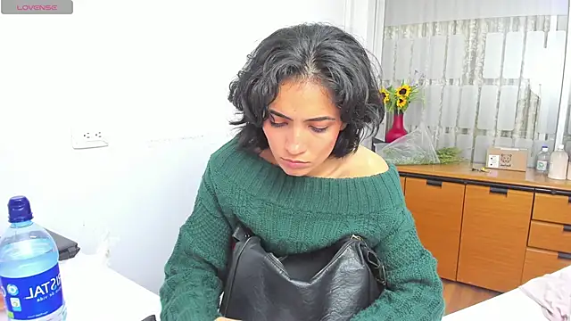 Snapshot of chloehanna chatting on December 4, 7:55 pm chloehanna online show from December 4, 7:55 pm