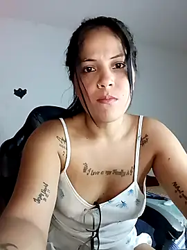 Snapshot of tattyHot95 chatting on November 3, 6:53 pm tattyHot95 online show from November 3, 6:53 pm