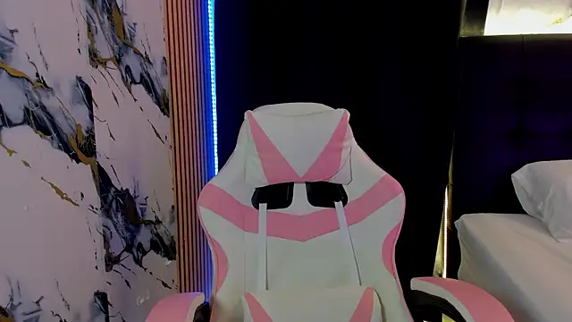 Snapshot of Scarlet_DLuce chatting on November 26, 9:10 am Scarlet DLuce online show from November 26, 9:10 am