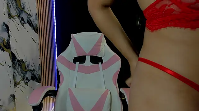 Snapshot of Scarlet_DLuce chatting on December 14, 9:25 am Scarlet DLuce online show from December 14, 9:25 am