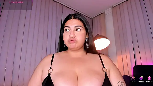 Snapshot of kendra_crow chatting on November 30, 1:20 am kendra crow online show from November 30, 1:20 am