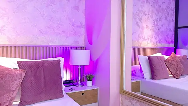 Snapshot of AdelineJhones chatting on November 5, 1:33 pm AdelineJhones online show from November 5, 1:33 pm