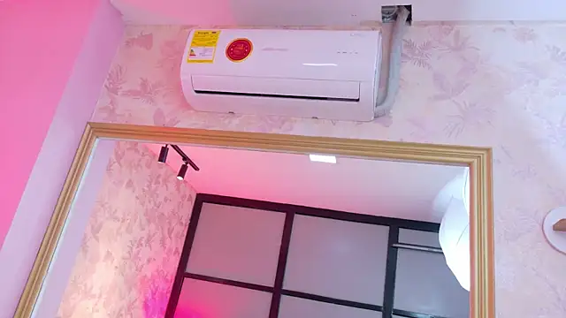 Snapshot of AdelineJhones chatting on November 29, 3:48 pm AdelineJhones online show from November 29, 3:48 pm