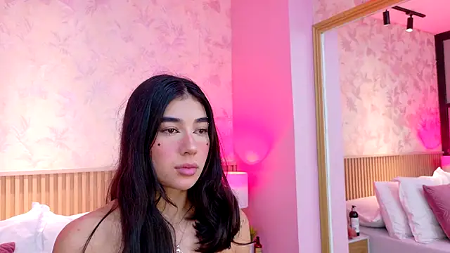 Snapshot of AdelineJhones chatting on December 14, 2:33 pm AdelineJhones online show from December 14, 2:33 pm