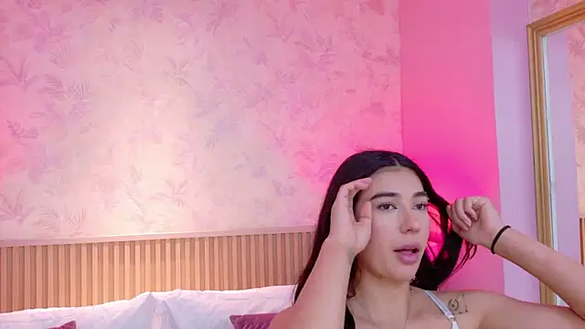 Snapshot of AdelineJhones chatting on December 17, 2:23 pm AdelineJhones online show from December 17, 2:23 pm