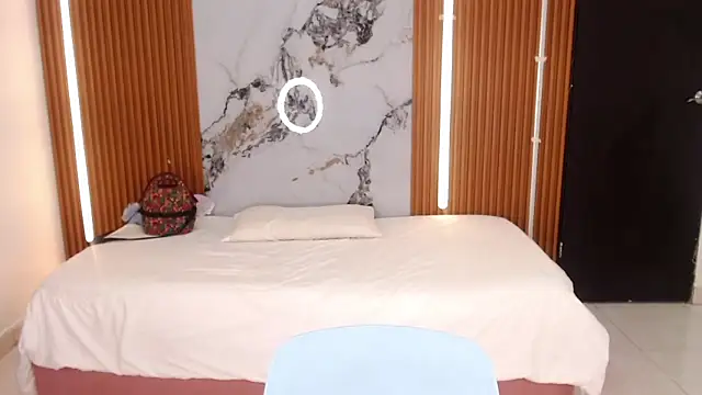 Snapshot of rosselyn_ chatting on October 28, 7:38 pm rosselyn online show from October 28, 7:38 pm