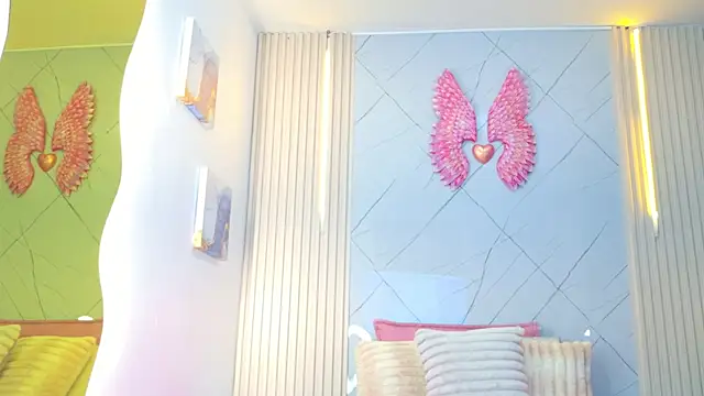 Snapshot of Sara_swift9 chatting on November 16, 8:03 pm Sara swift9 online show from November 16, 8:03 pm