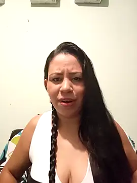 Snapshot of LeilaTaylor chatting on November 14, 12:59 pm LeilaTaylor online show from November 14, 12:59 pm