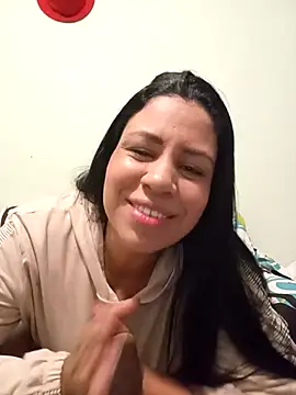 Snapshot of LeilaTaylor chatting on December 4, 1:42 pm LeilaTaylor online show from December 4, 1:42 pm