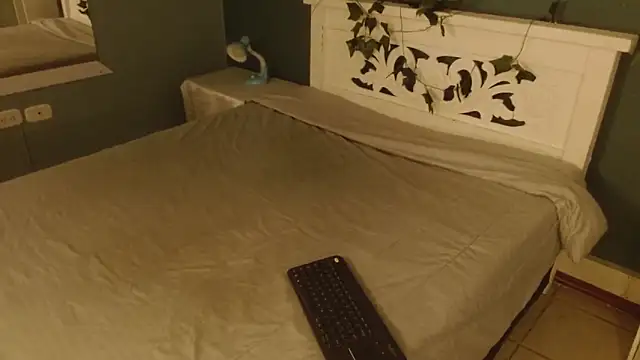 Snapshot of Samantha__Benet chatting on November 18, 7:40 pm Samantha Benet online show from November 18, 7:40 pm