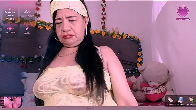 Snapshot of Soraya_hott chatting on February 7, 11:58 am Soraya hott online show from February 7, 11:58 am