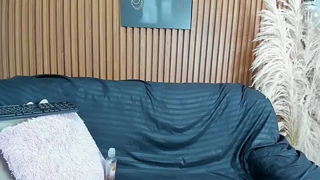 Snapshot of EmmadaSilva chatting on November 2, 1:57 pm EmmadaSilva online show from November 2, 1:57 pm