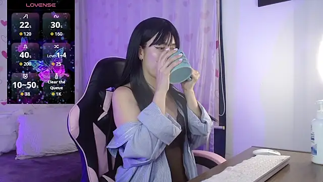 Snapshot of antonella_ed chatting on December 2, 11:34 pm antonella ed online show from December 2, 11:34 pm