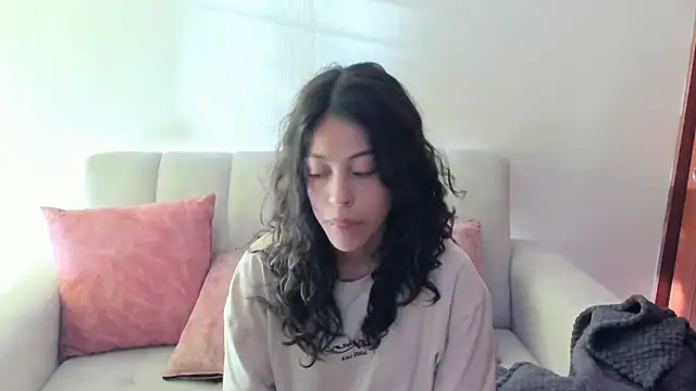 Snapshot of emily_jonessxx chatting on November 1, 9:50 pm emily jonessxx online show from November 1, 9:50 pm