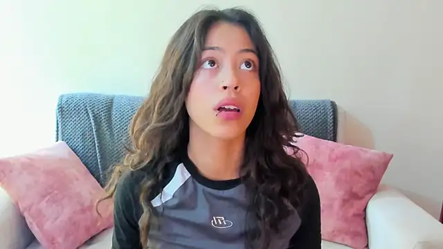 Snapshot of emily_jonessxx chatting on November 21, 5:55 pm emily jonessxx online show from November 21, 5:55 pm