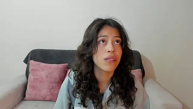 Snapshot of emily_jonessxx chatting on December 14, 4:56 pm emily jonessxx online show from December 14, 4:56 pm