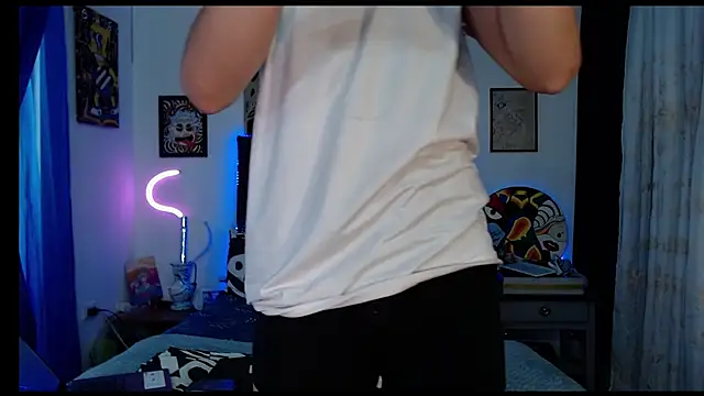 Snapshot of Yorsamm_and_friends chatting on October 29, 6:42 pm Yorsamm and friends online show from October 29, 6:42 pm