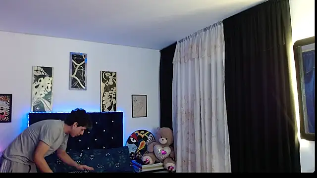 Snapshot of Yorsamm_and_friends chatting on November 13, 10:08 pm Yorsamm and friends online show from November 13, 10:08 pm