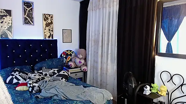 Snapshot of Yorsamm_and_friends chatting on November 15, 4:14 pm Yorsamm and friends online show from November 15, 4:14 pm